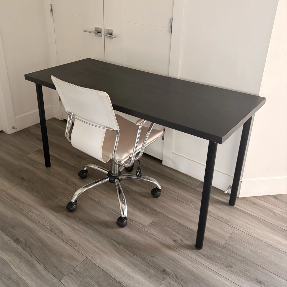 Black Desk