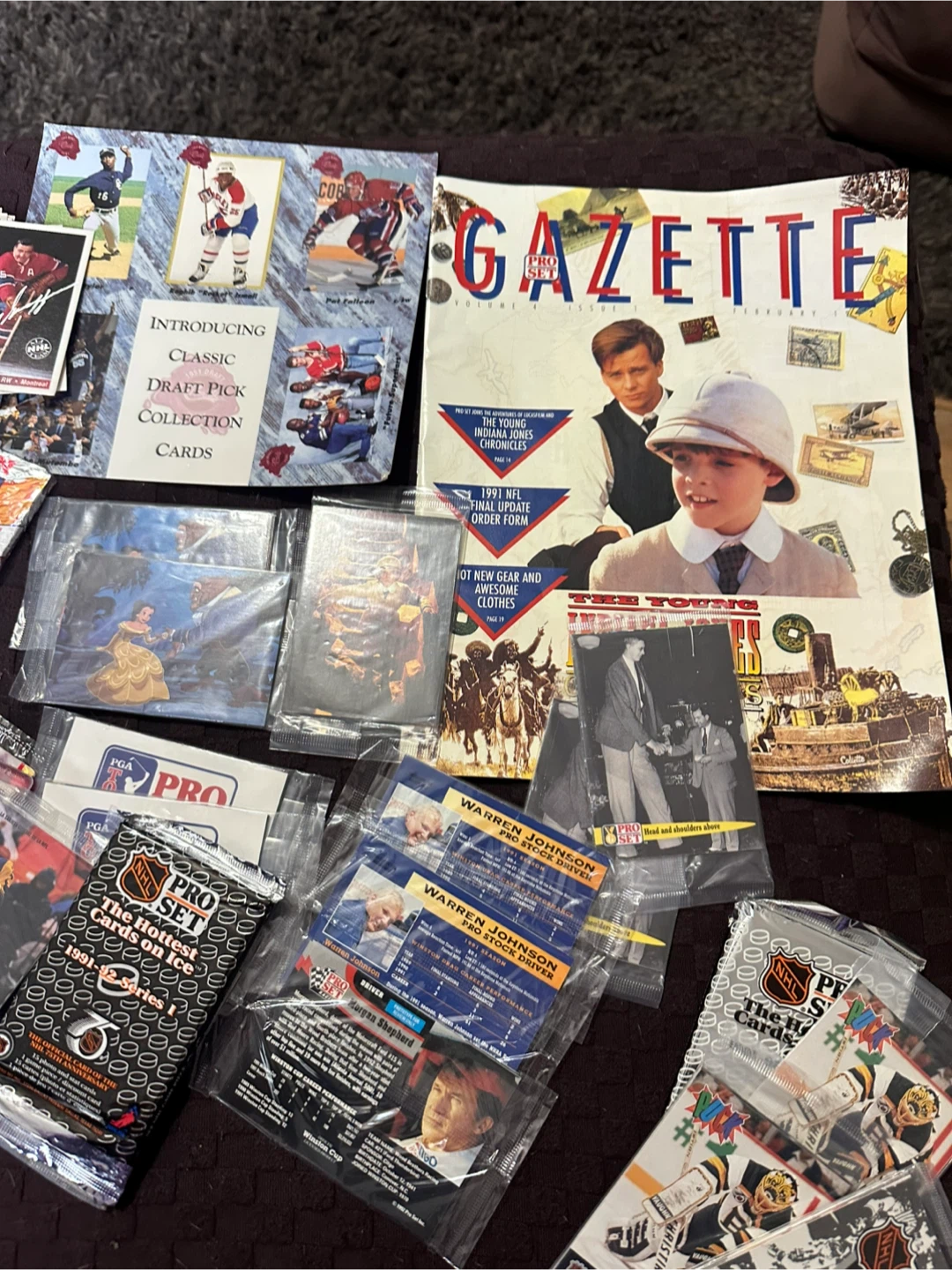 Assorted sports cards bundle