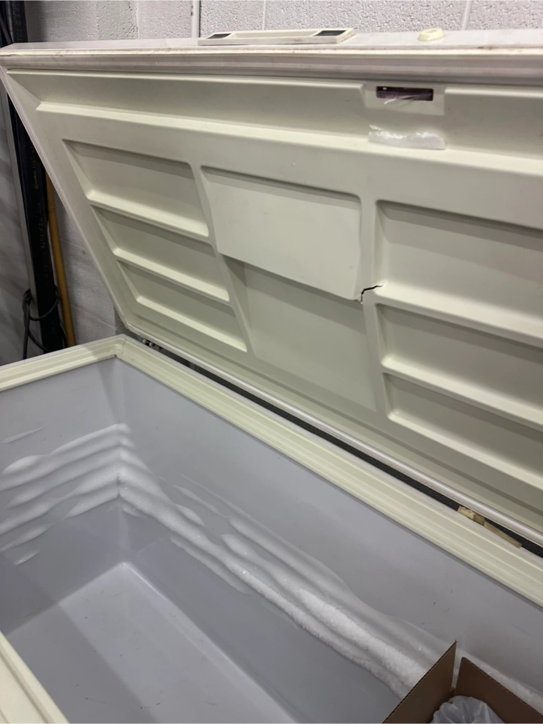 White Chest Freezer - photo 2