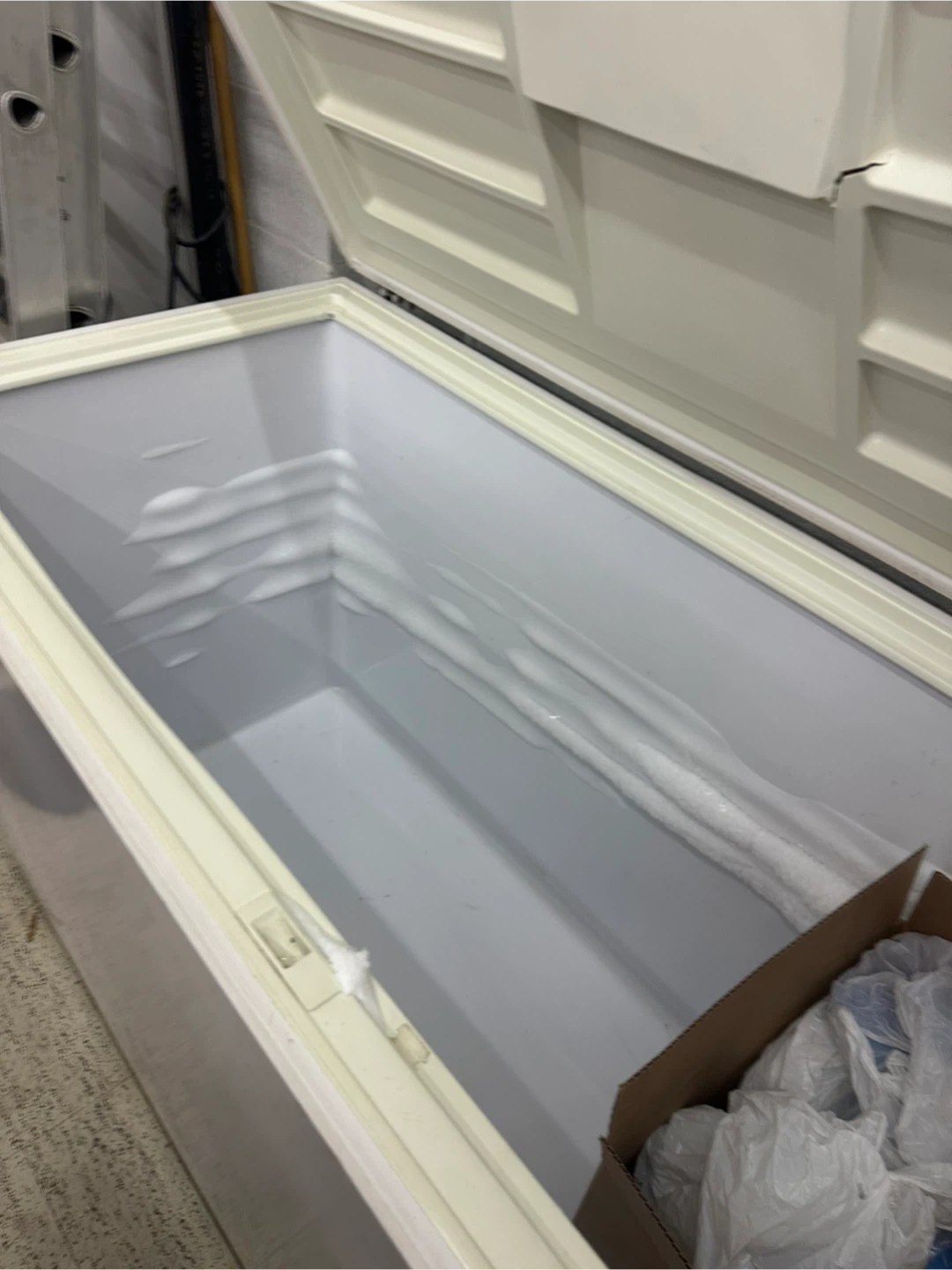 White Chest Freezer - photo 3
