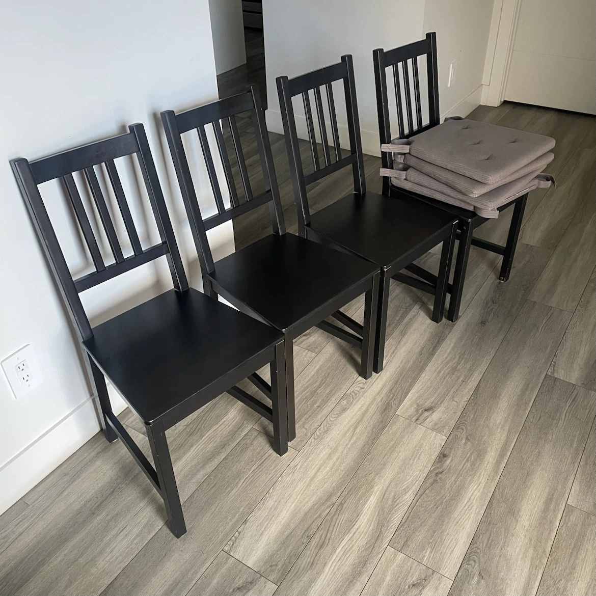 Four Dining Chairs - photo 2
