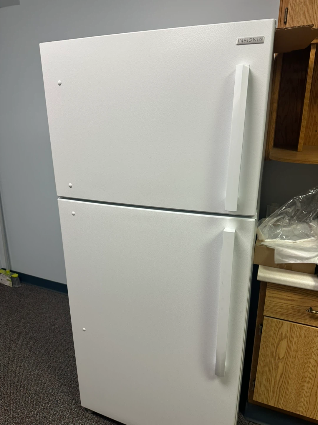Insignia White Top Freezer Refrigerator