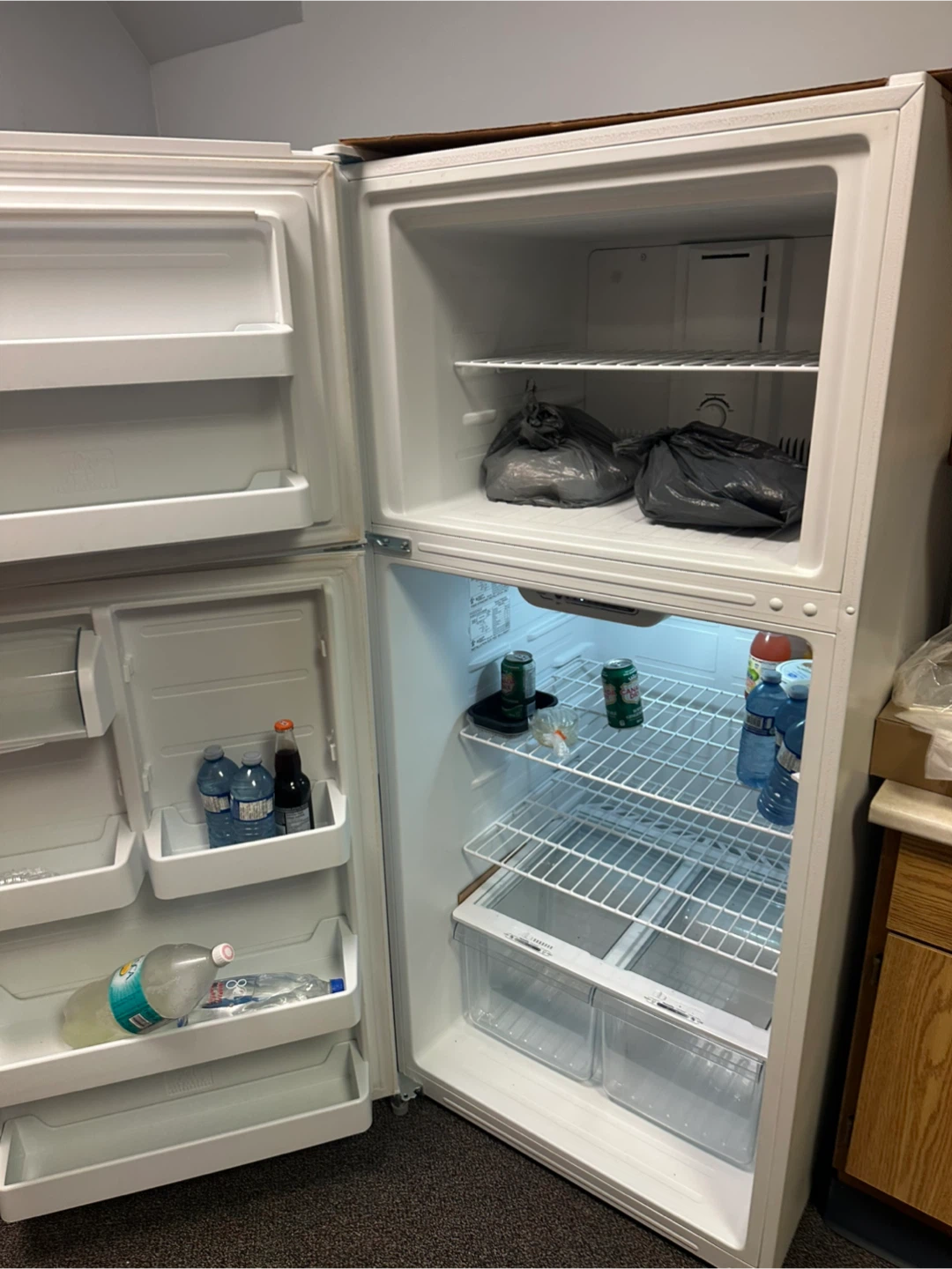 Insignia White Top Freezer Refrigerator - photo 3