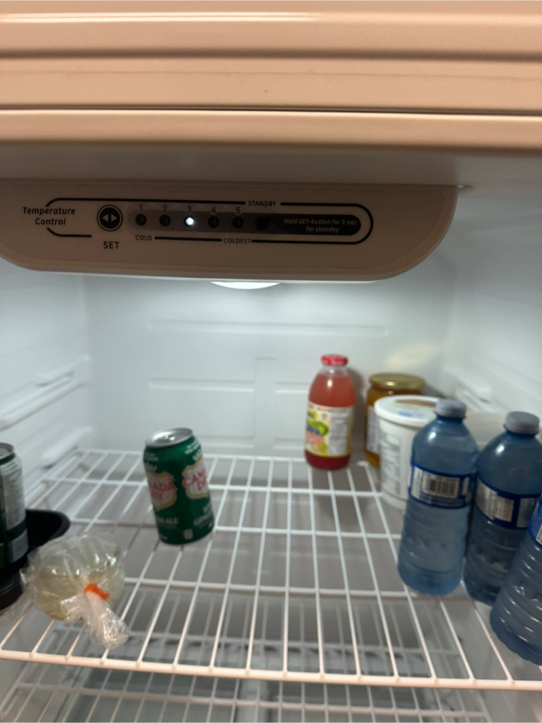 Insignia White Top Freezer Refrigerator - photo 4