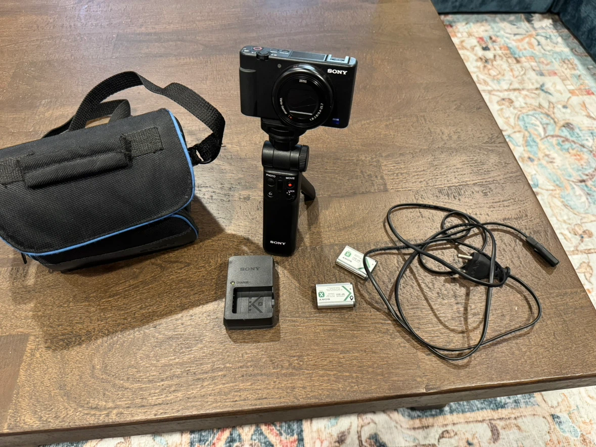 Sony Vlogging Camera ZV-1 with Shooting Grip Kit - photo 2