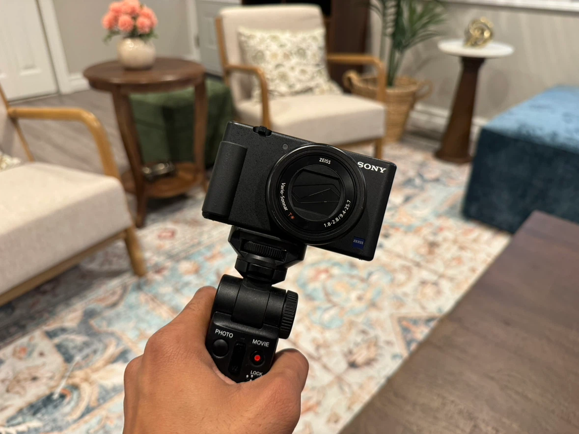 Sony Vlogging Camera ZV-1 with Shooting Grip Kit - photo 3