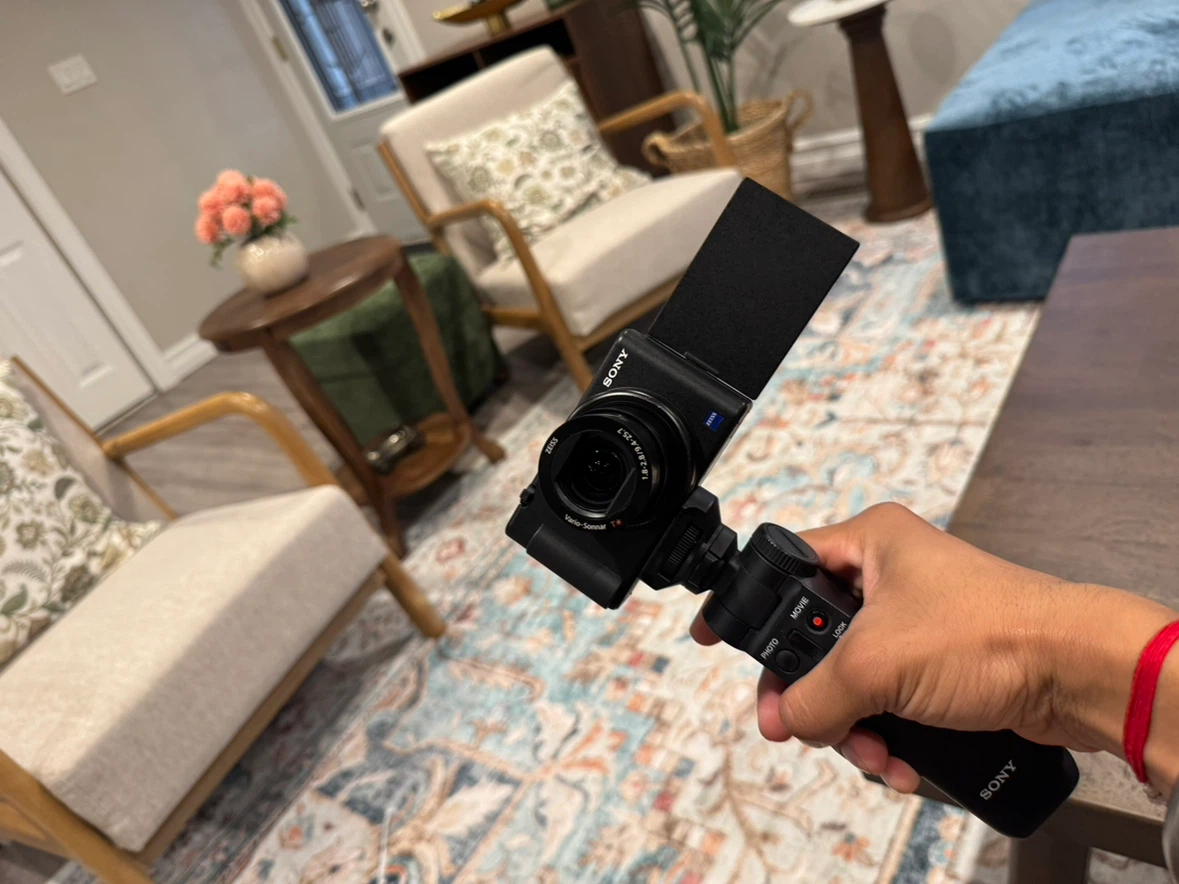Sony Vlogging Camera ZV-1 with Shooting Grip Kit - photo 5