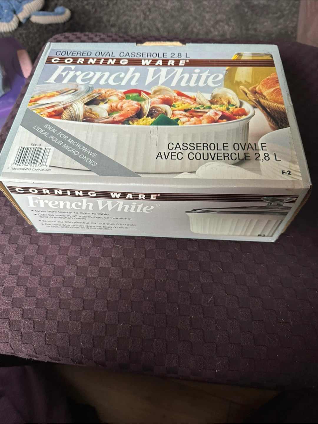 CorningWare French White Covered Oval Casserole Dish 2.8 L