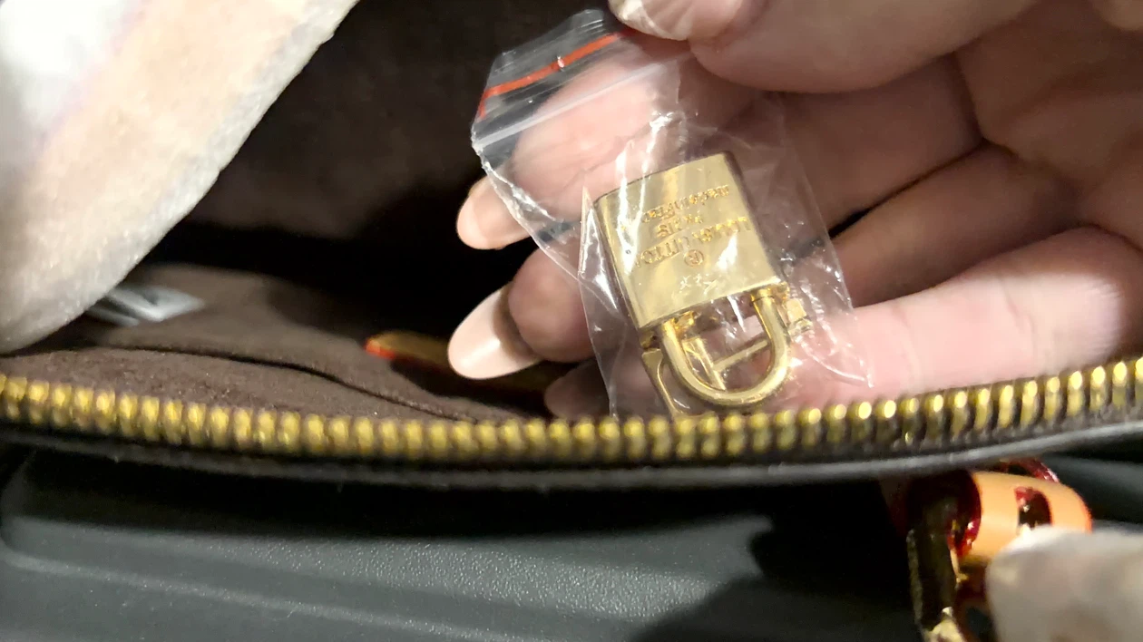 Louis Vuitton Monogram Canvas Bag - photo 3