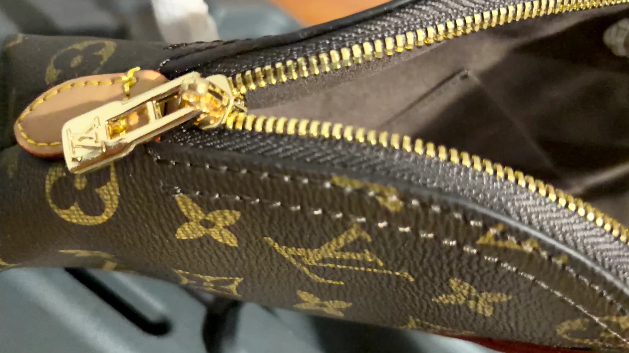 Louis Vuitton Monogram Canvas Bag - photo 4