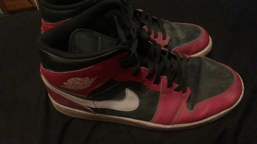 Air Jordan 1 Mid Sneakers
