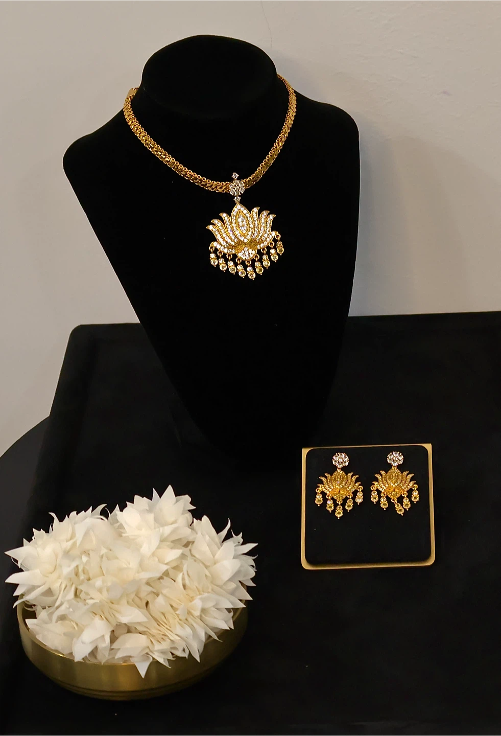LOTUS PENDANT NECKLACE SET- BRAND NEW!!!
