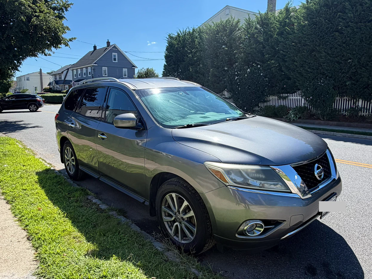 Nissan Pathfinder Gray SUV - photo 2