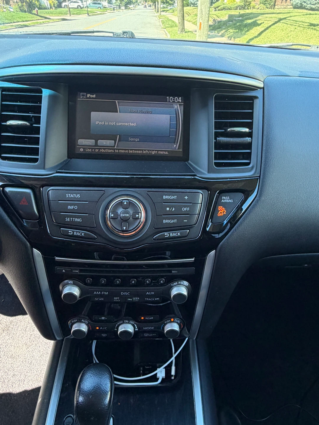Nissan Pathfinder Gray SUV - photo 4