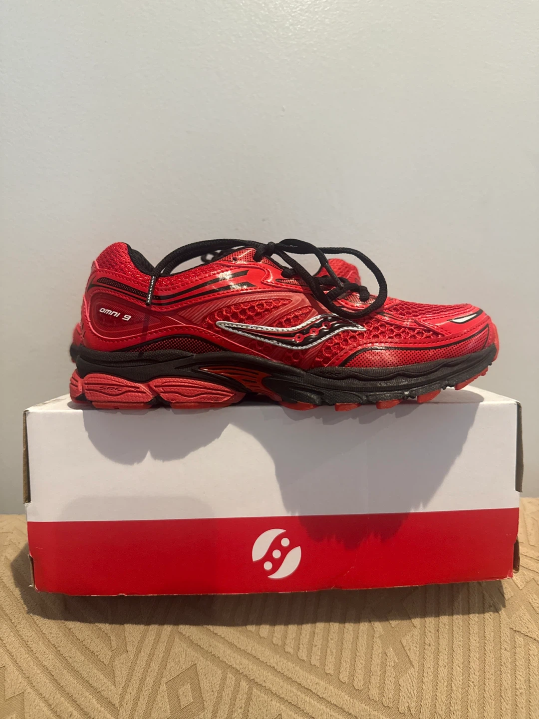 Saucony Omni 9 Running Shoes - Red/Black Size 6M