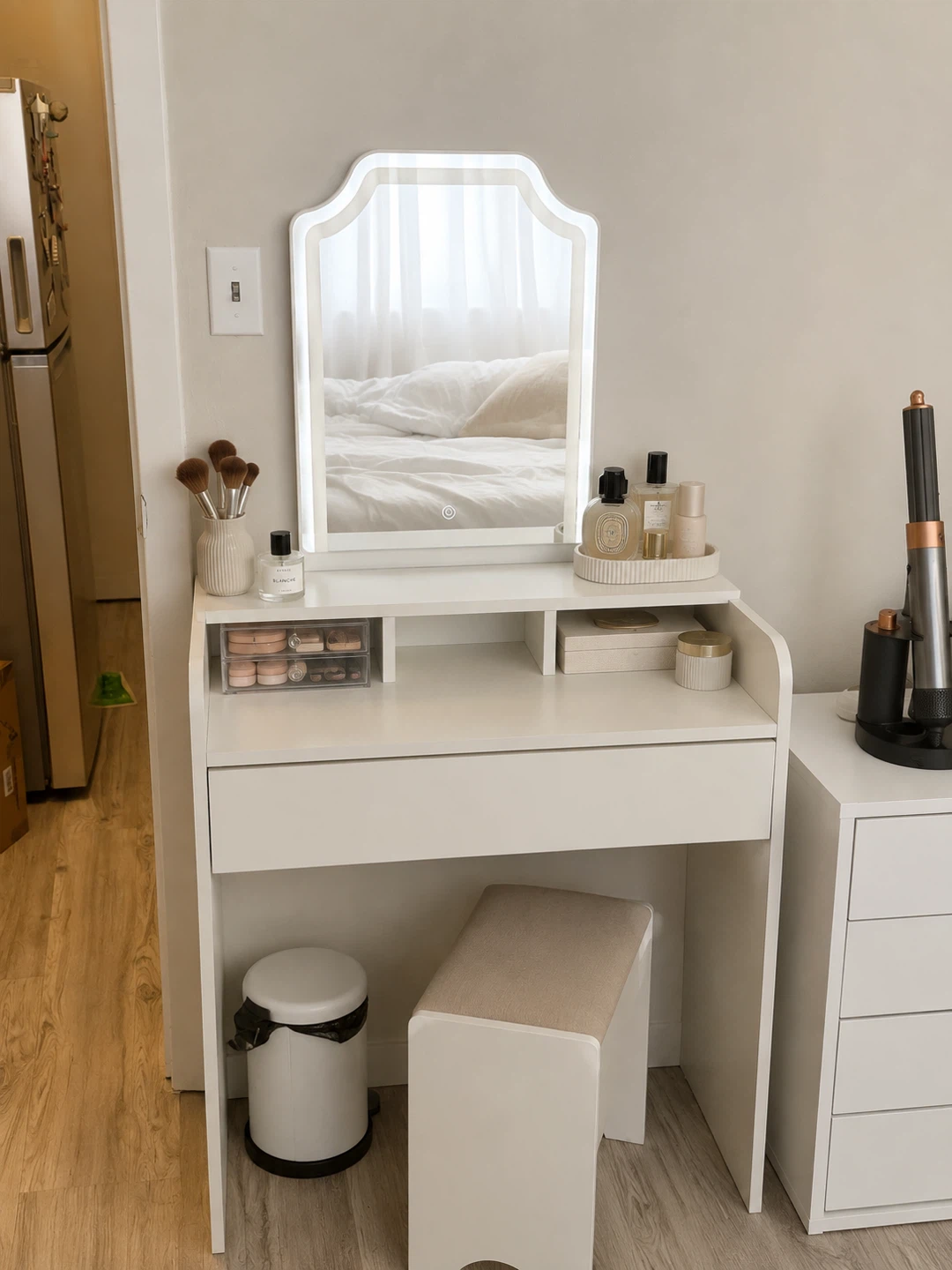 White Vanity Table with Lighted Mirror