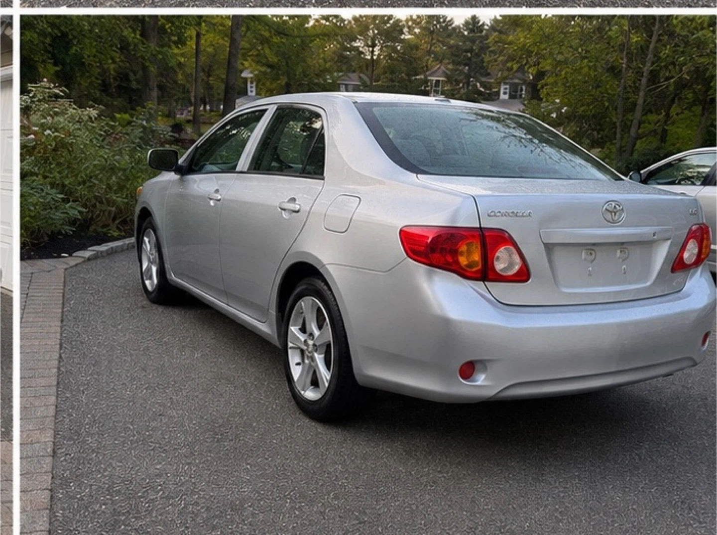 Silver Toyota Corolla Sedan - photo 4