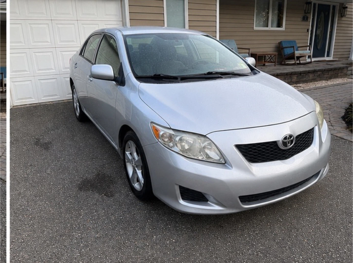 Silver Toyota Corolla Sedan - photo 2