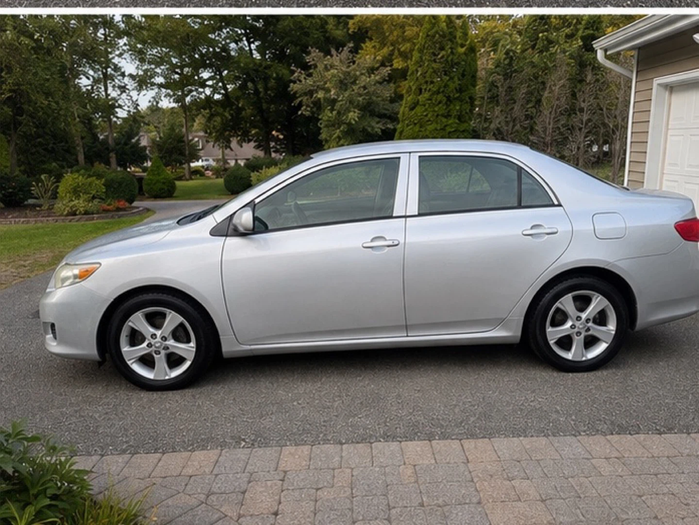 Silver Toyota Corolla Sedan - photo 3