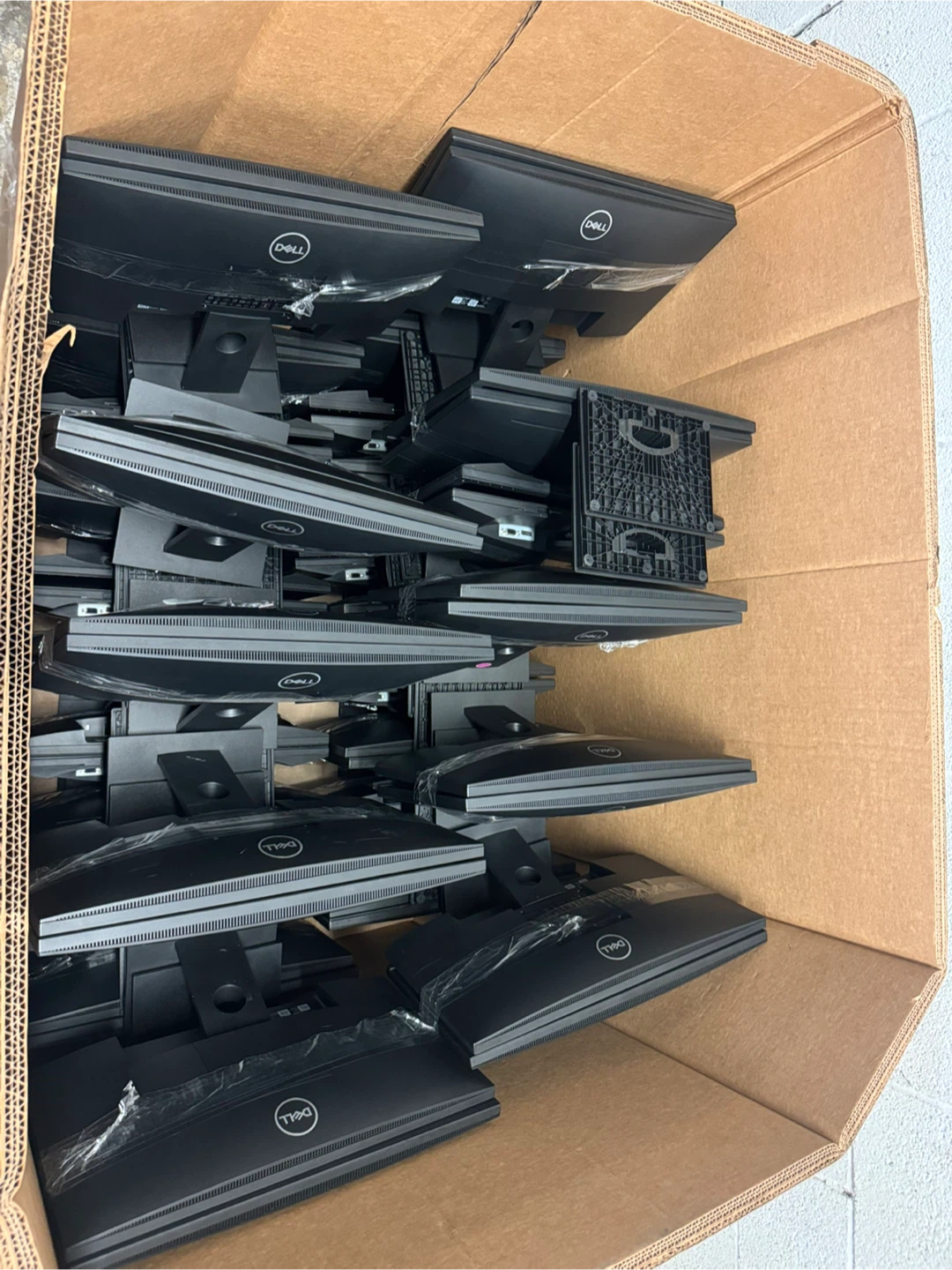 Bulk Sale of 100 Dell Computer Monitors - photo 2