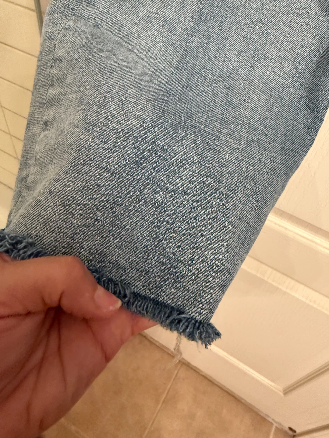 Kenzie Light wash jeans with raw hem, high quality - photo 3
