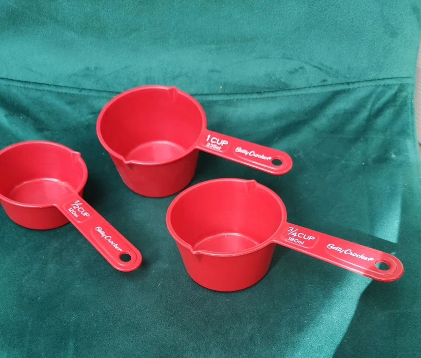 Betty Crocker Red Measuring Cups Set