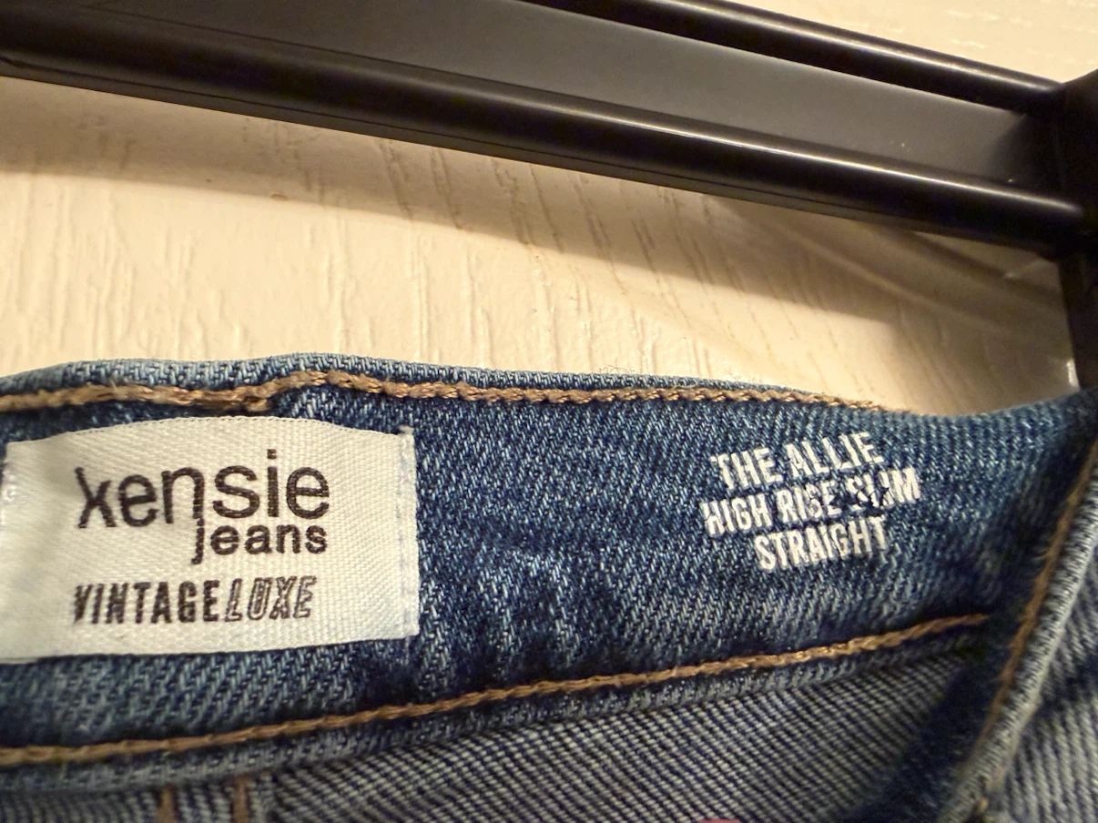 Kenzie Light wash jeans with raw hem, high quality - photo 4