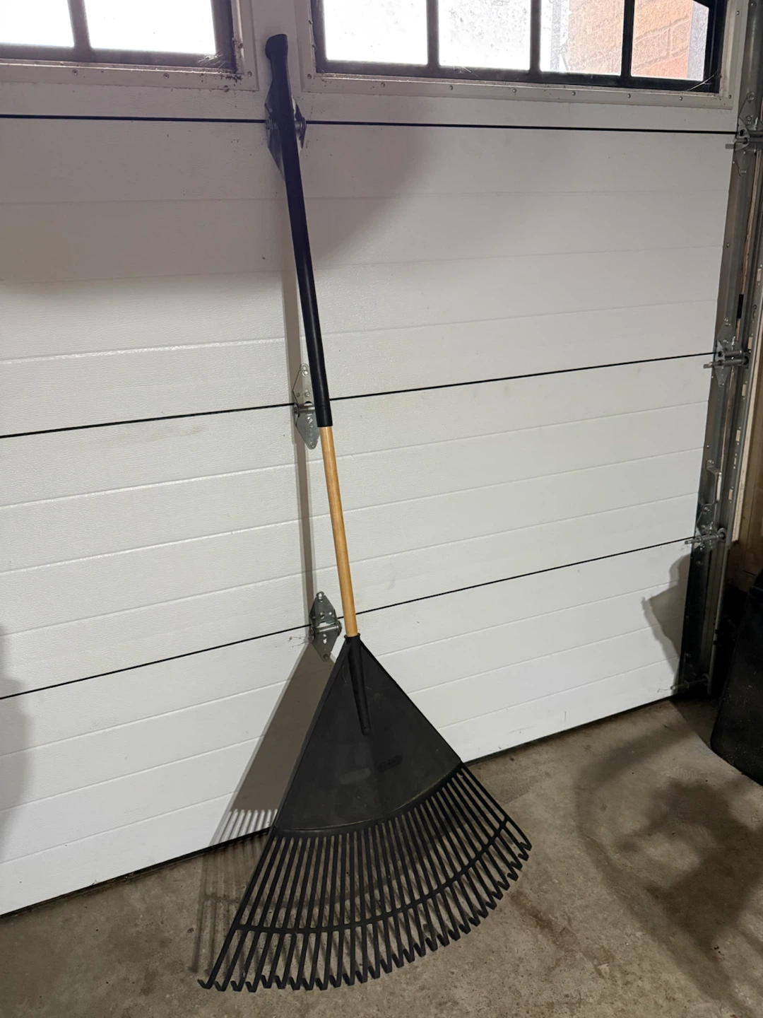 XL Black Lawn Rake