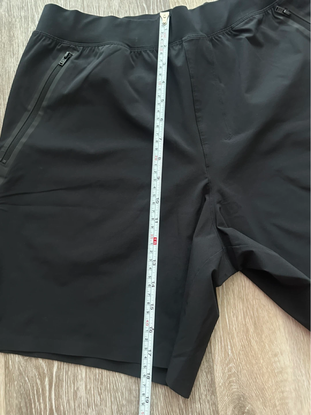 Alo Yoga Black Performance Shorts - photo 5