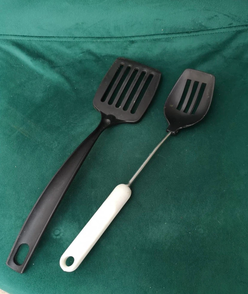 Set of 2 Black Spatulas