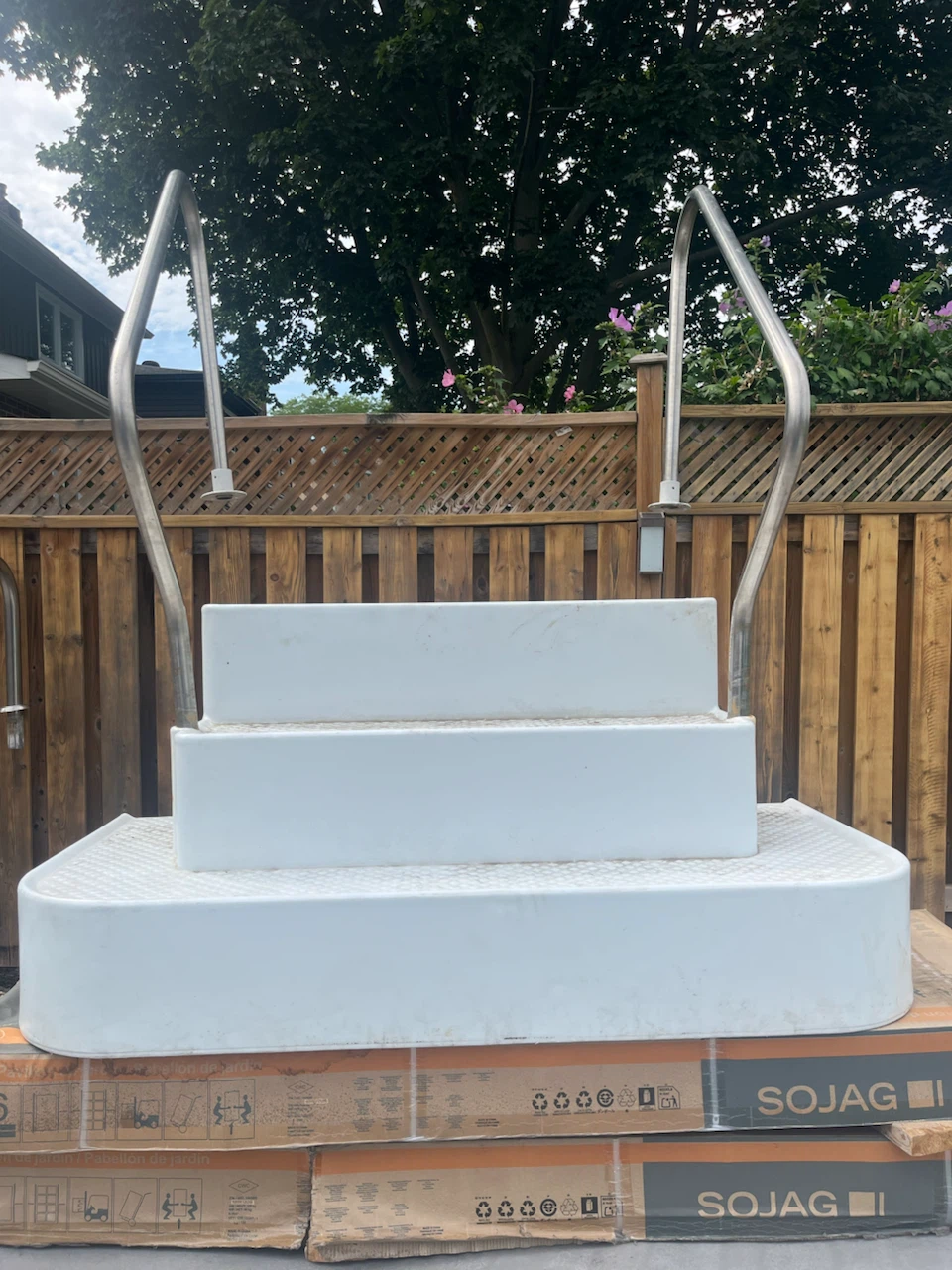 Pool stairs and stainless steel railings - photo 2