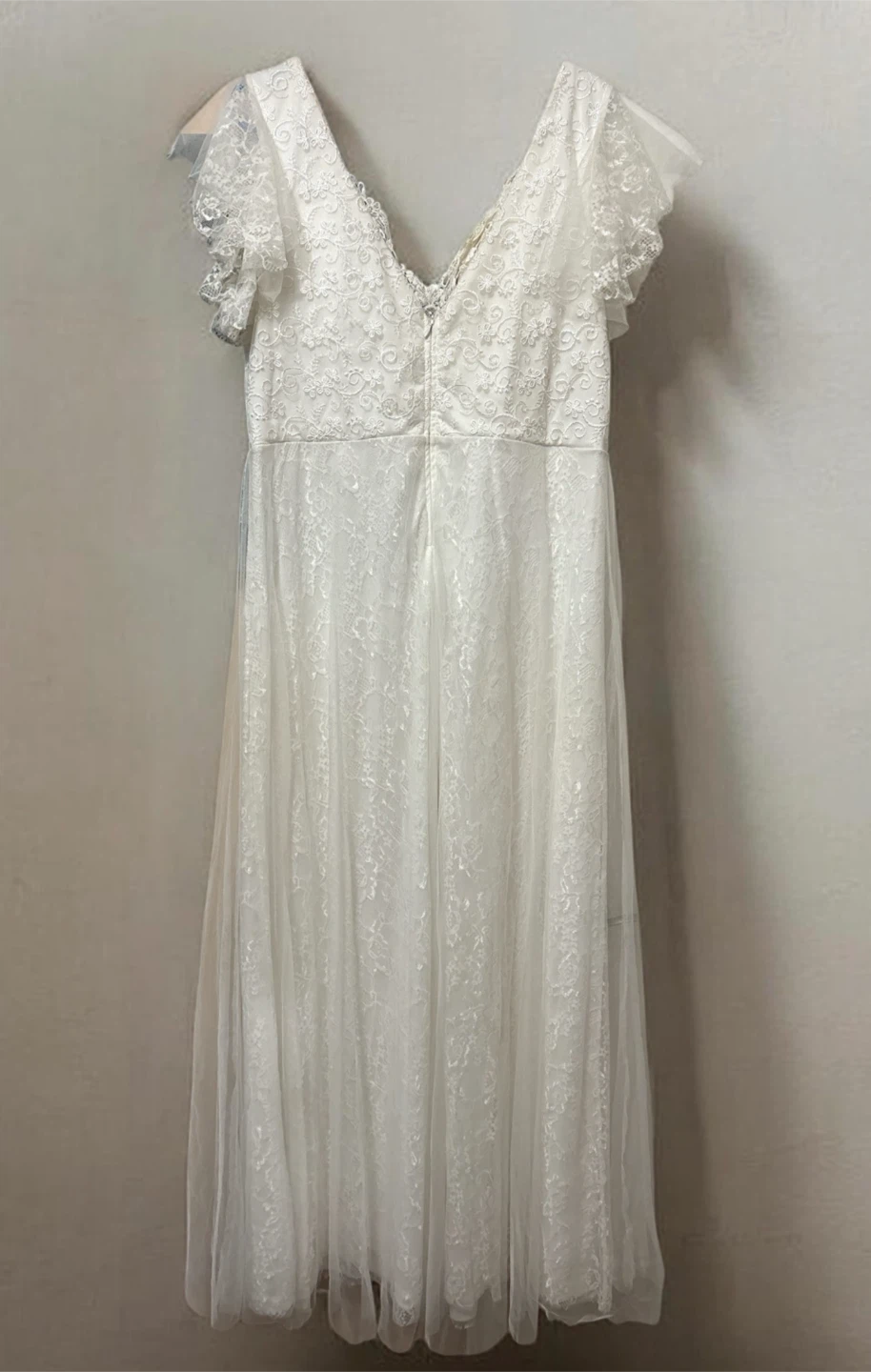 Elegant Plus Size A-Line Wedding Dress - Size 1XL (Worn Once) - photo 2