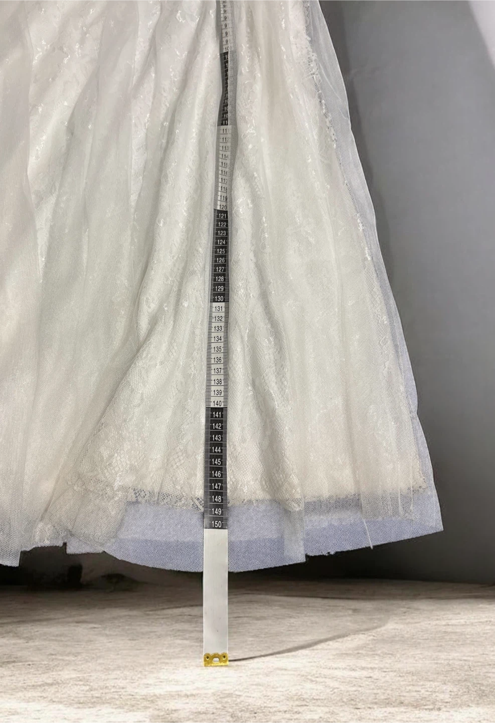 Elegant Plus Size A-Line Wedding Dress - Size 1XL (Worn Once) - photo 5