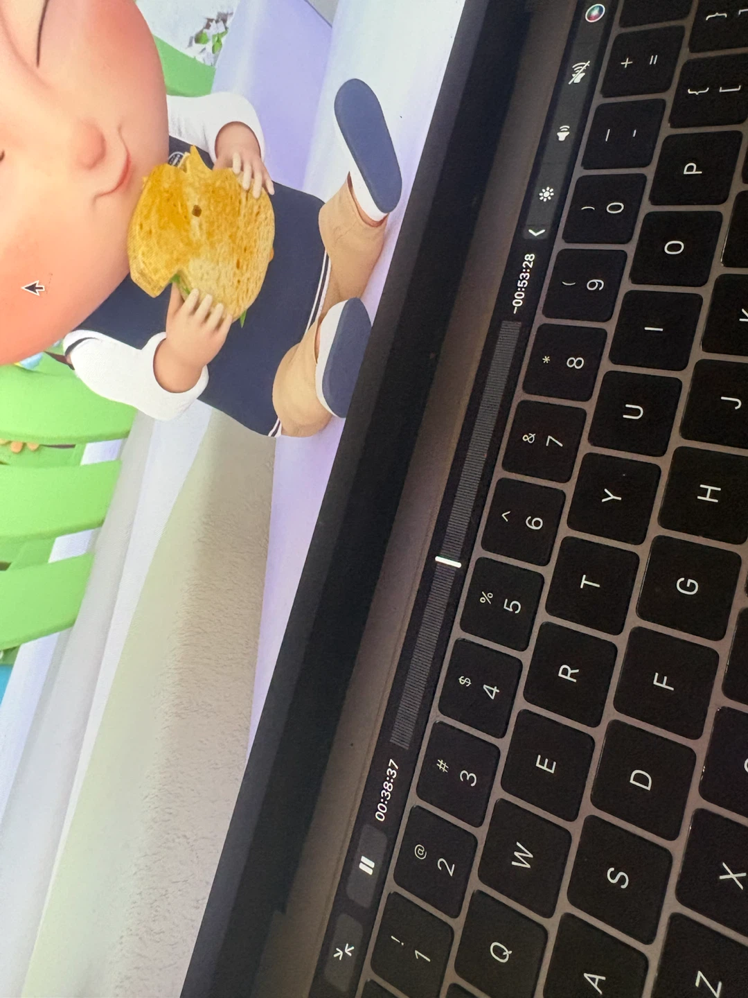 13-inch MacBook Pro with Touch Bar - photo 2