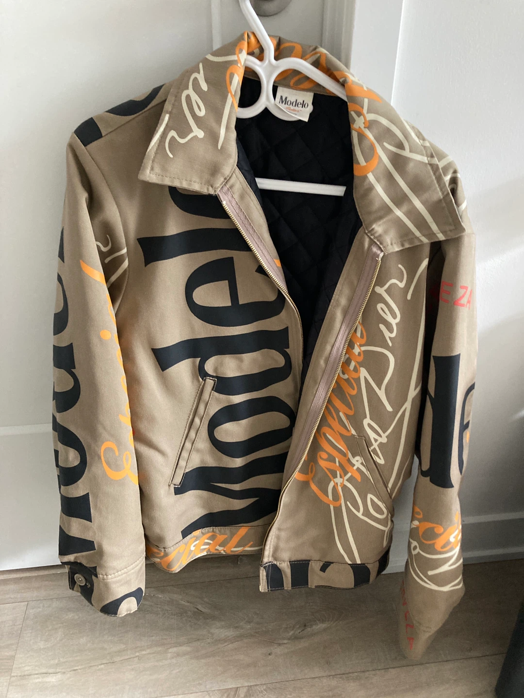 Modelo Brand Canvas Jacket
