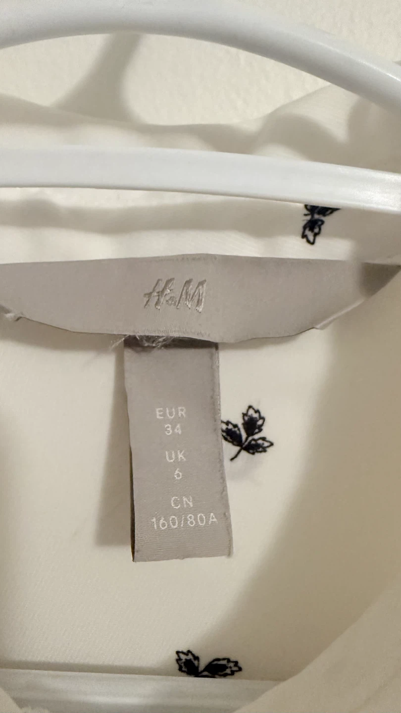 H&M White Floral Print Button-Up Shirt - photo 2