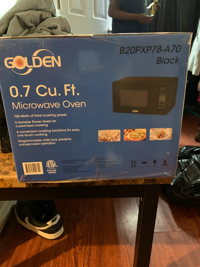 Golden 0.7 Cu. Ft. Microwave Oven - Black