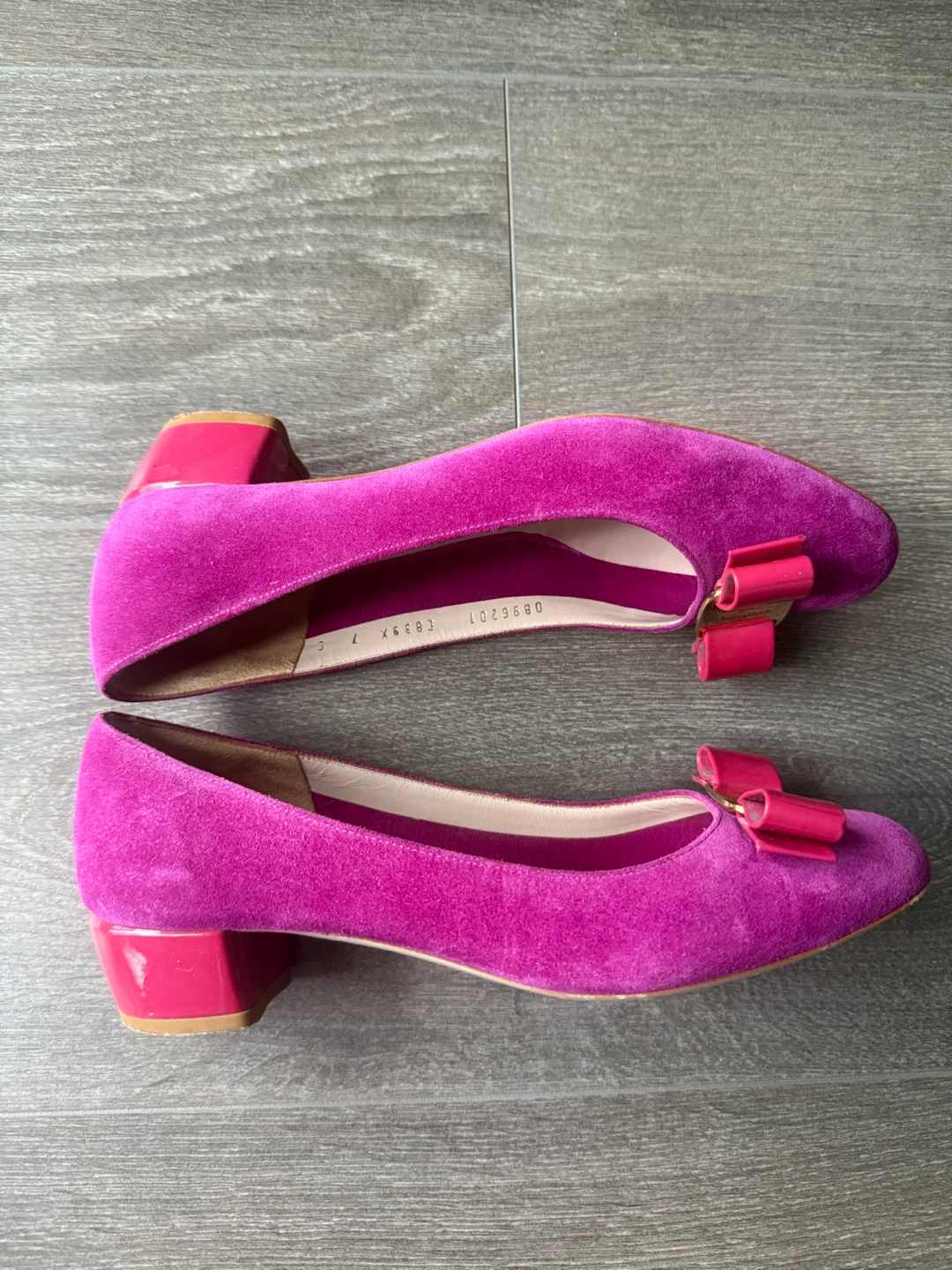 Salvatore Ferragamo Suede Vara Bow Heels - Magenta 37.5