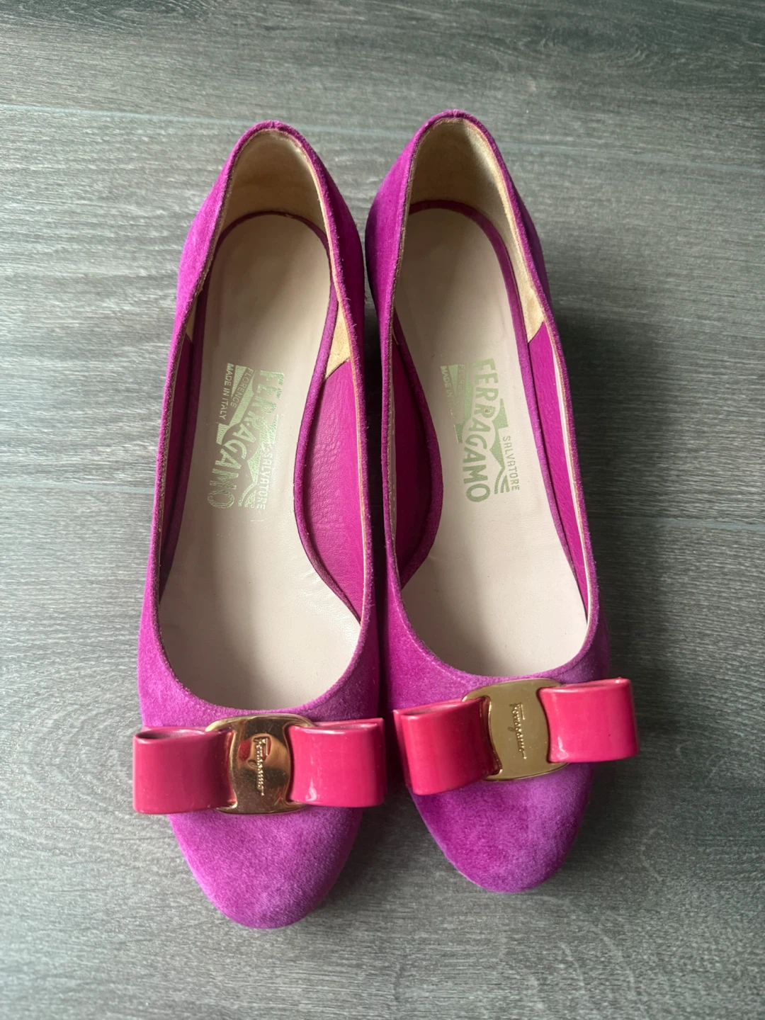 Salvatore Ferragamo Suede Vara Bow Heels - Magenta 37.5 - photo 2