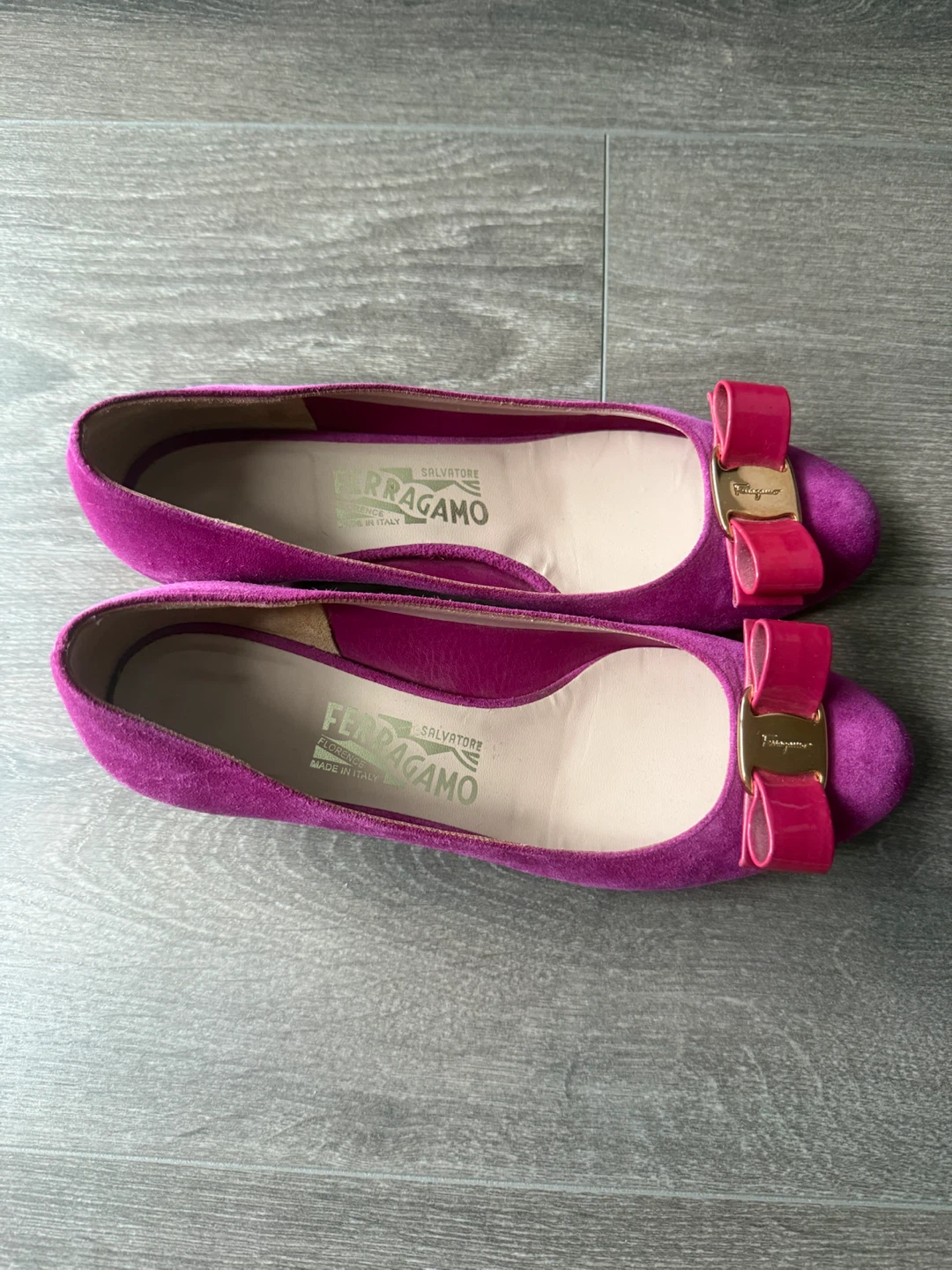 Salvatore Ferragamo Suede Vara Bow Heels - Magenta 37.5 - photo 3