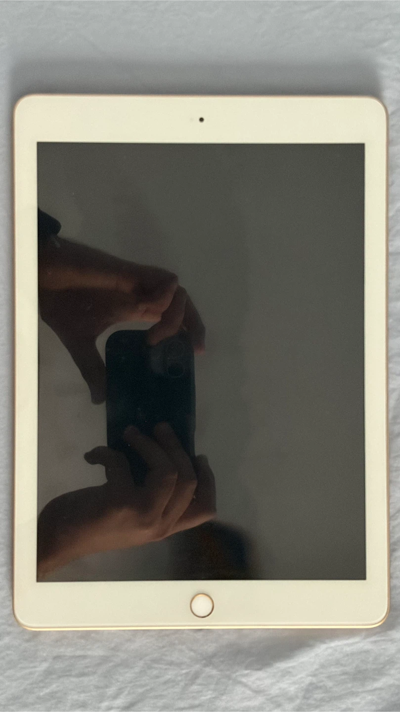 Apple iPad 5th Generation - photo 2