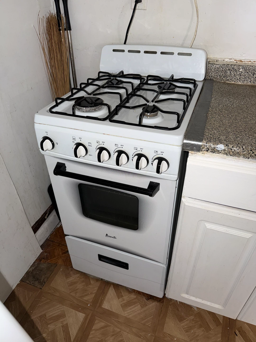 Avanti 20" Gas Range - White