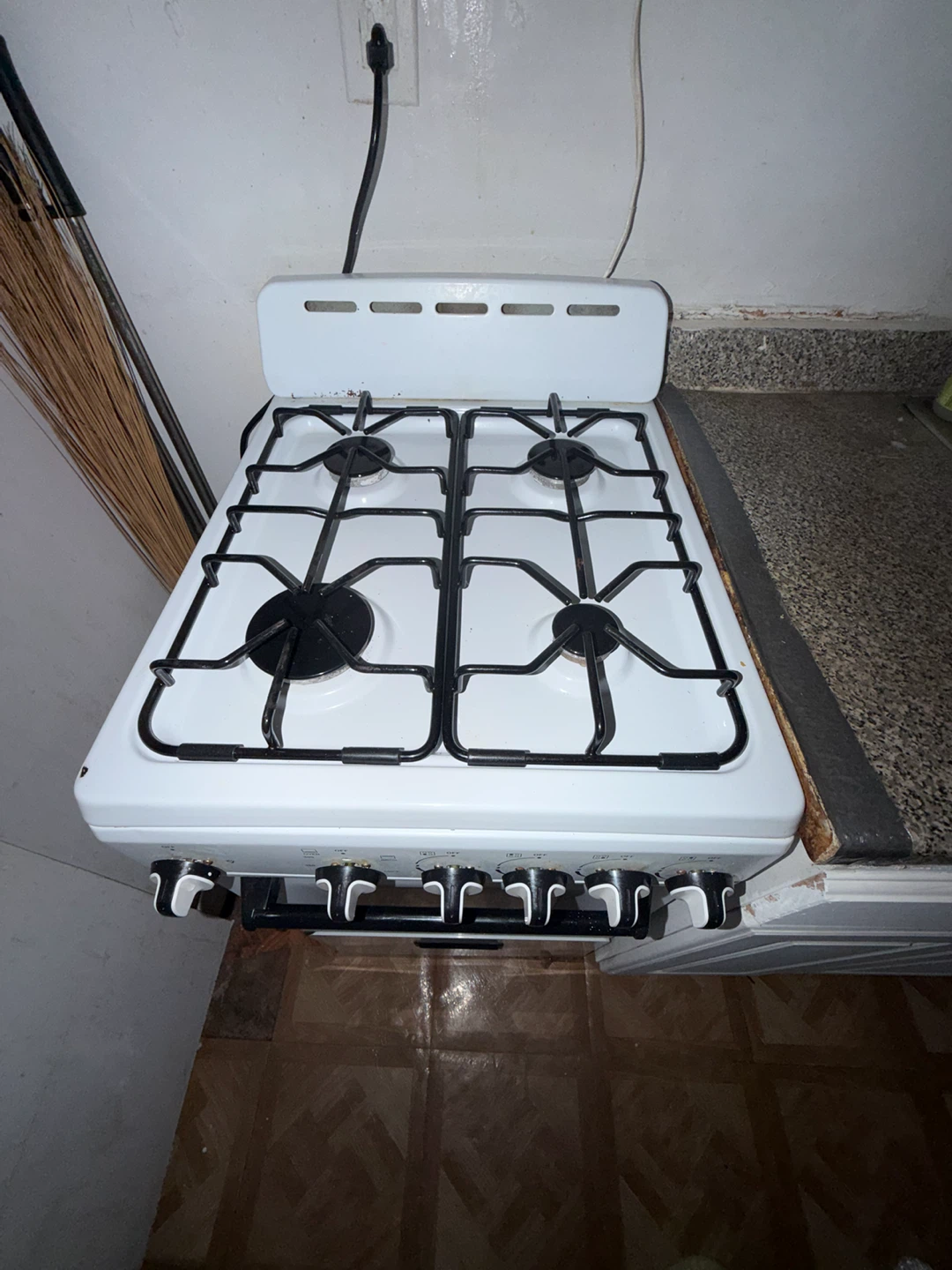 Avanti 20" Gas Range - White - photo 2