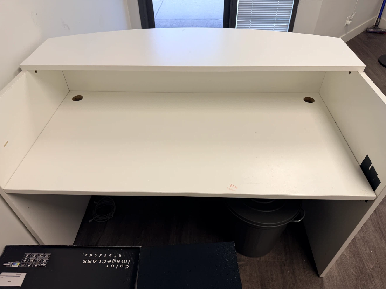 White Reception Desk - photo 3