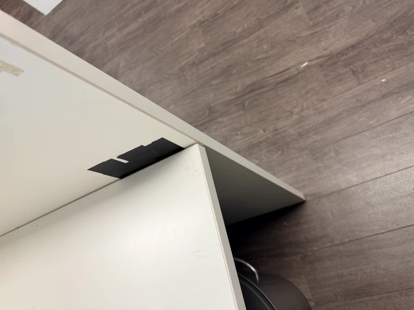 White Reception Desk - photo 4