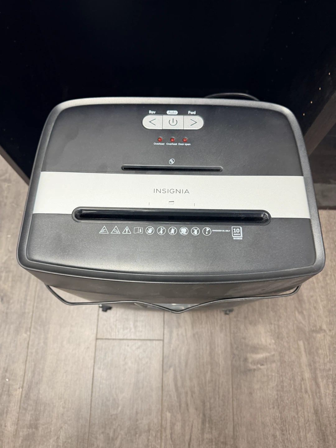 Insignia 10-Sheet Cross-Cut Paper Shredder