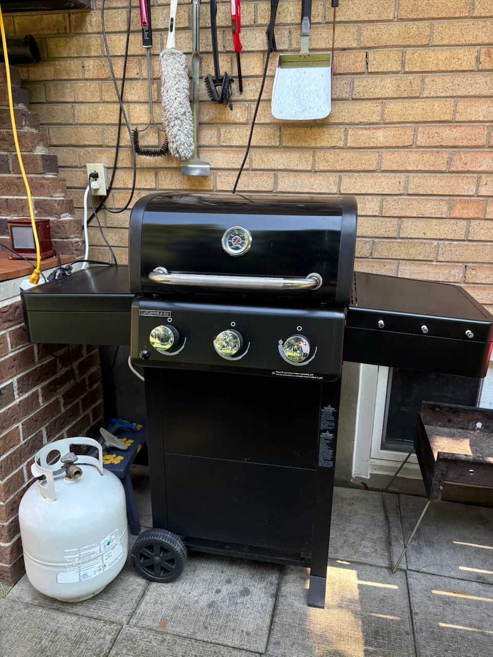 Laflamme & Co 3-Burner Propane BBQ