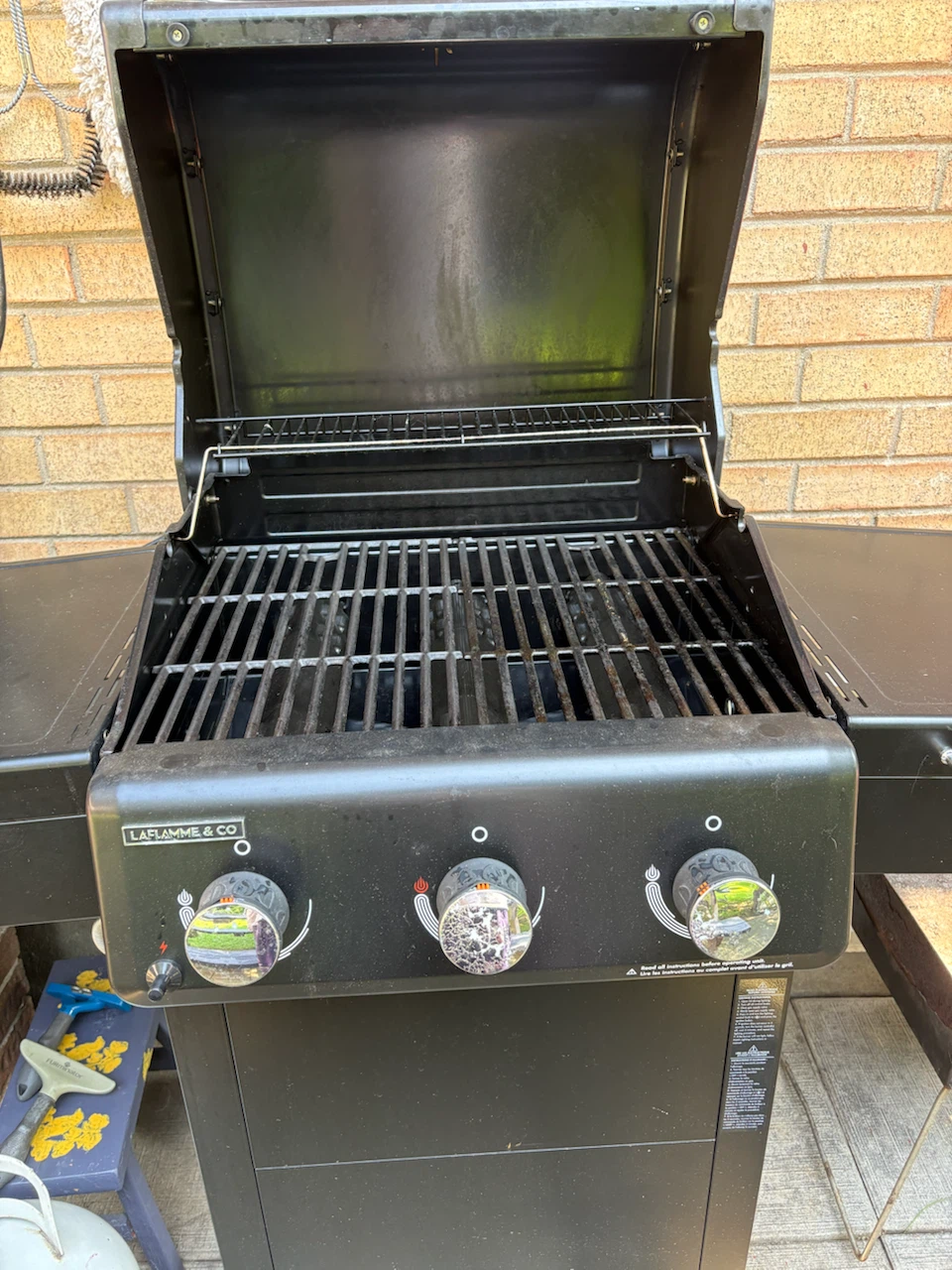 Laflamme & Co 3-Burner Propane BBQ - photo 2