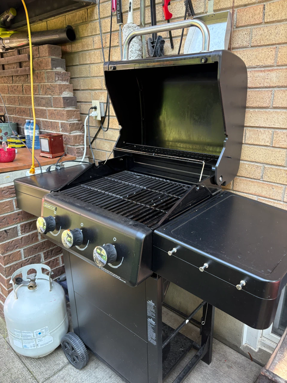 Laflamme & Co 3-Burner Propane BBQ - photo 4