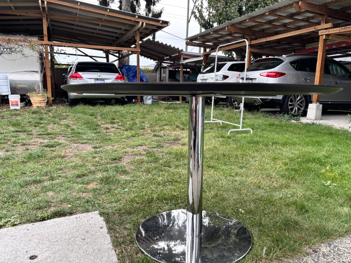 Round Pedestal Dining Table - photo 3